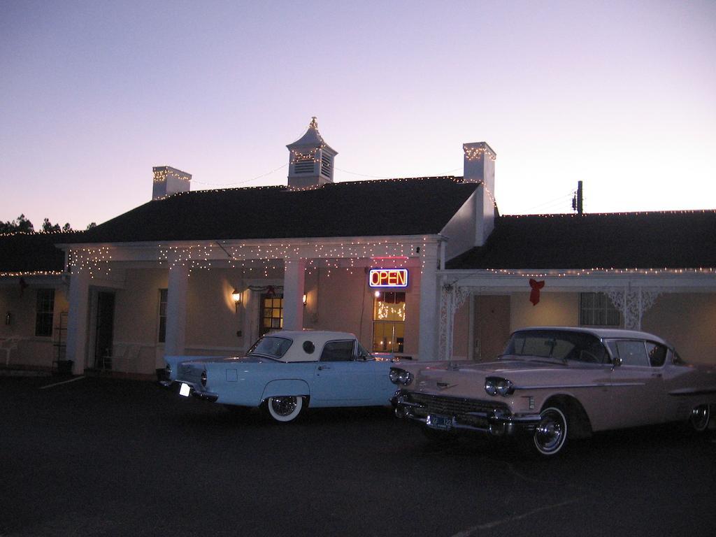 White Columns Motel Pine Mountain  Exterior foto